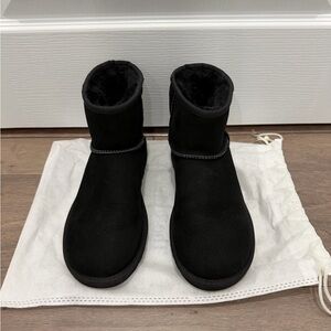 UGG Classic Mini II